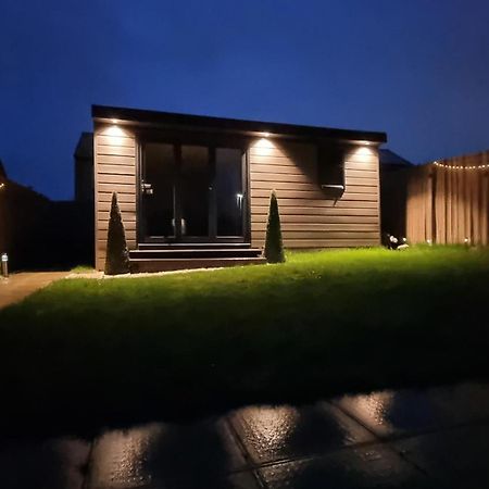 Вилла T-I-G-H The Coziest Place Wifi & Netflix Near Roundhay Лидс Экстерьер фото