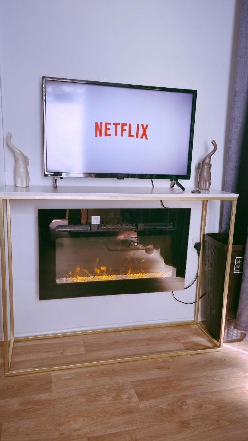 Вилла T-I-G-H The Coziest Place Wifi & Netflix Near Roundhay Лидс Экстерьер фото