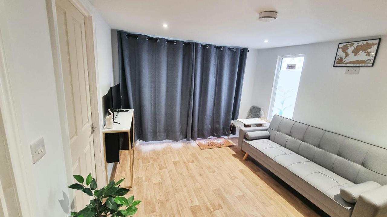 Вилла T-I-G-H The Coziest Place Wifi & Netflix Near Roundhay Лидс Экстерьер фото