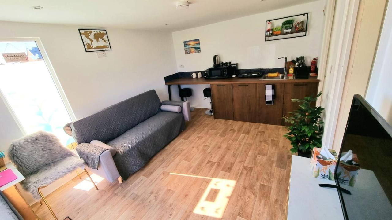 Вилла T-I-G-H The Coziest Place Wifi & Netflix Near Roundhay Лидс Экстерьер фото