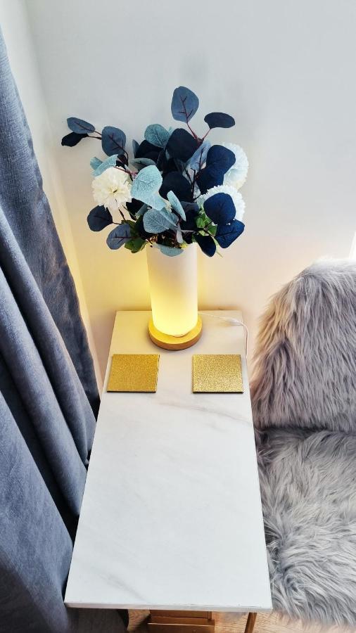 Вилла T-I-G-H The Coziest Place Wifi & Netflix Near Roundhay Лидс Экстерьер фото