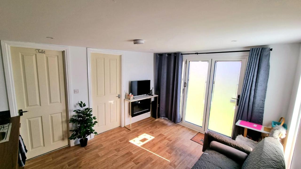 Вилла T-I-G-H The Coziest Place Wifi & Netflix Near Roundhay Лидс Экстерьер фото