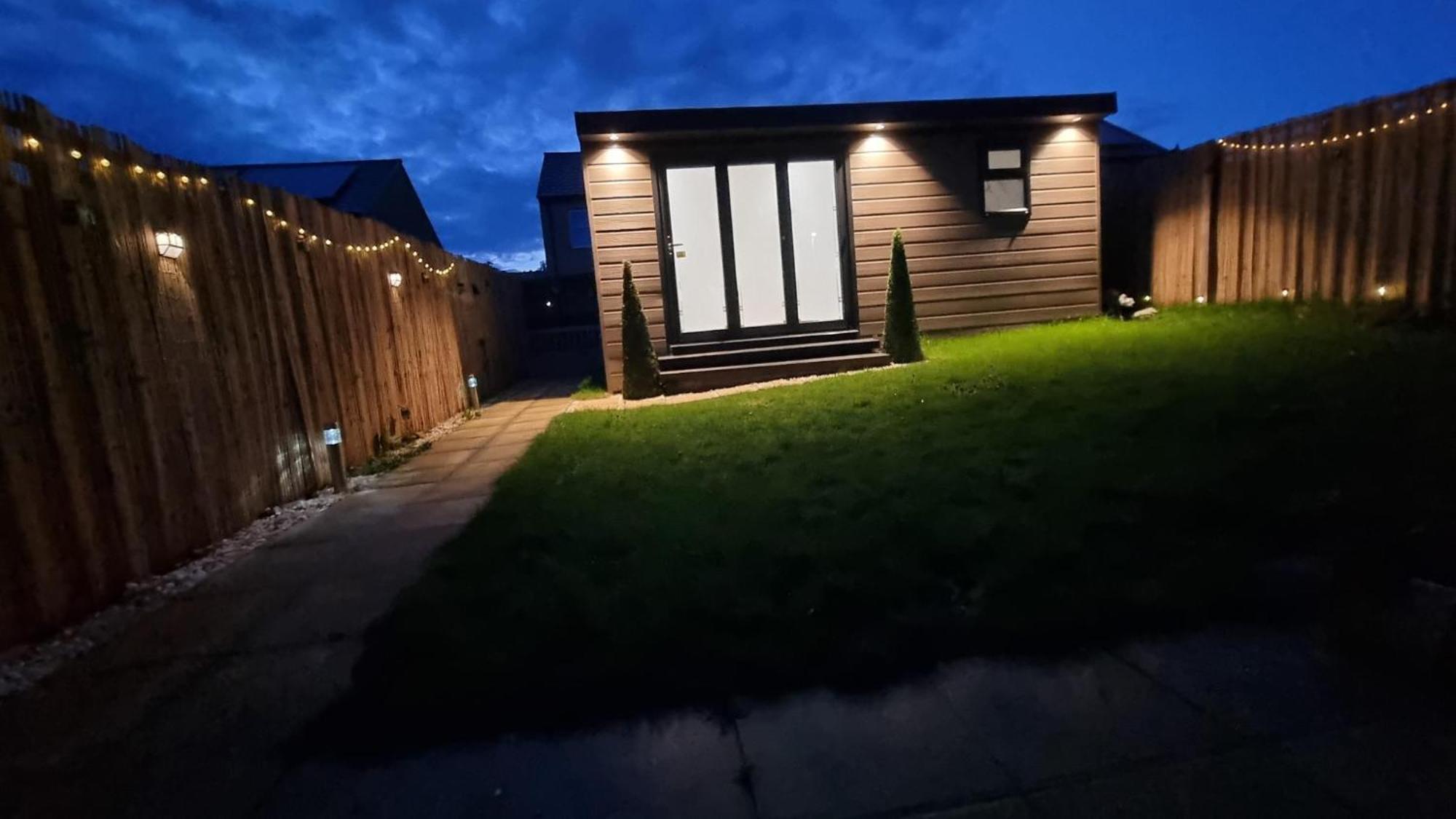 Вилла T-I-G-H The Coziest Place Wifi & Netflix Near Roundhay Лидс Экстерьер фото
